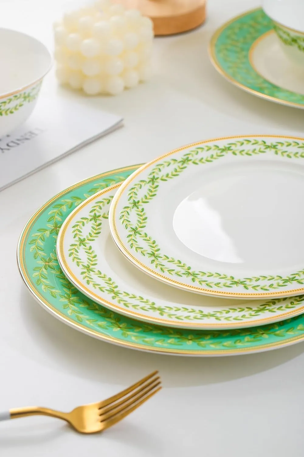12-Piece Bone China Dinnerware Set with Glid, Refractory Bone China Dishes Set, Inner Glazed Figure, Jingdechen Craft, Sevice for 4(Green)