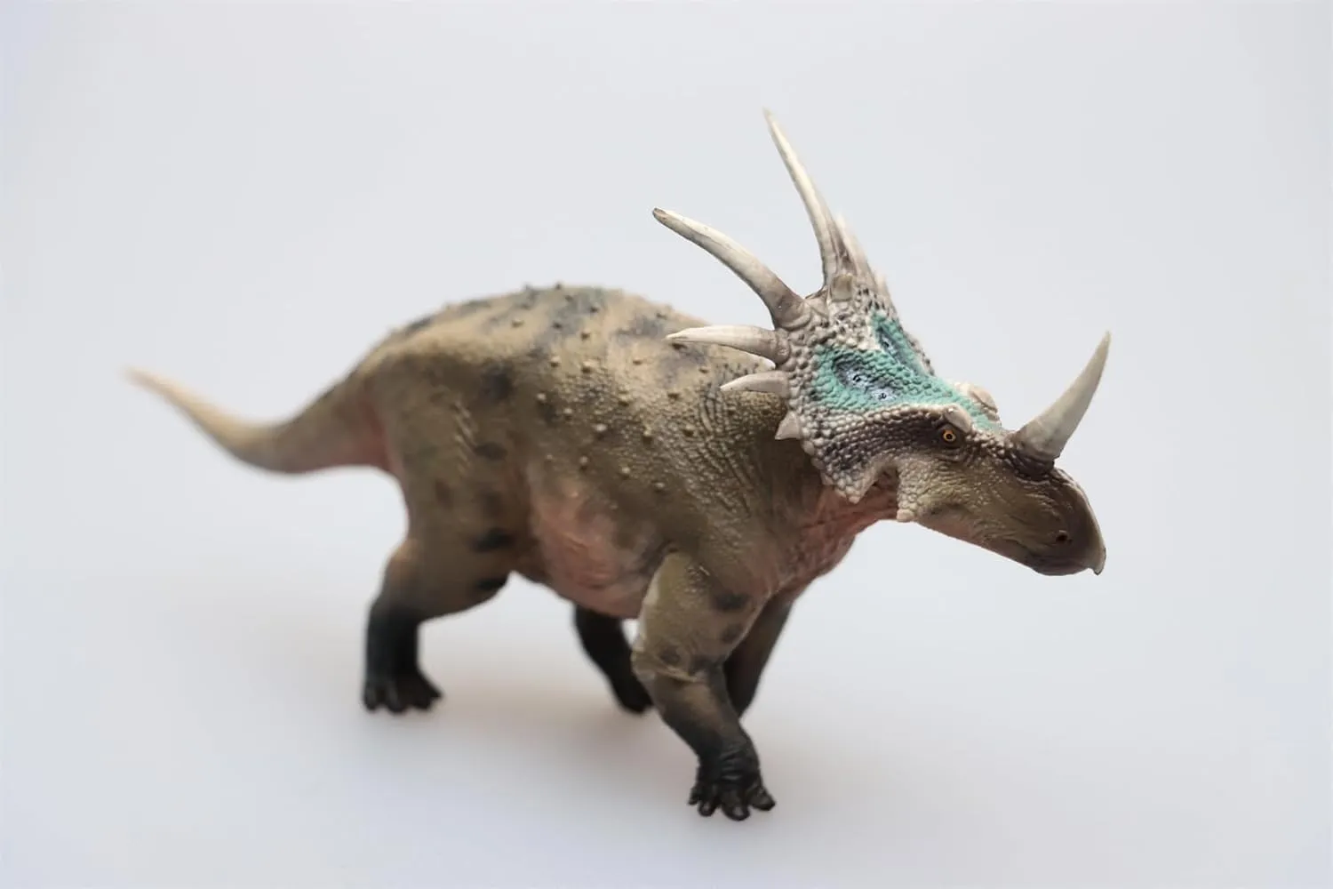 1:35 Scale Styracosaurus Model Ceratopsidae Dinosaur Figure Animal Scene Collector Home Decor Gift (Blue)