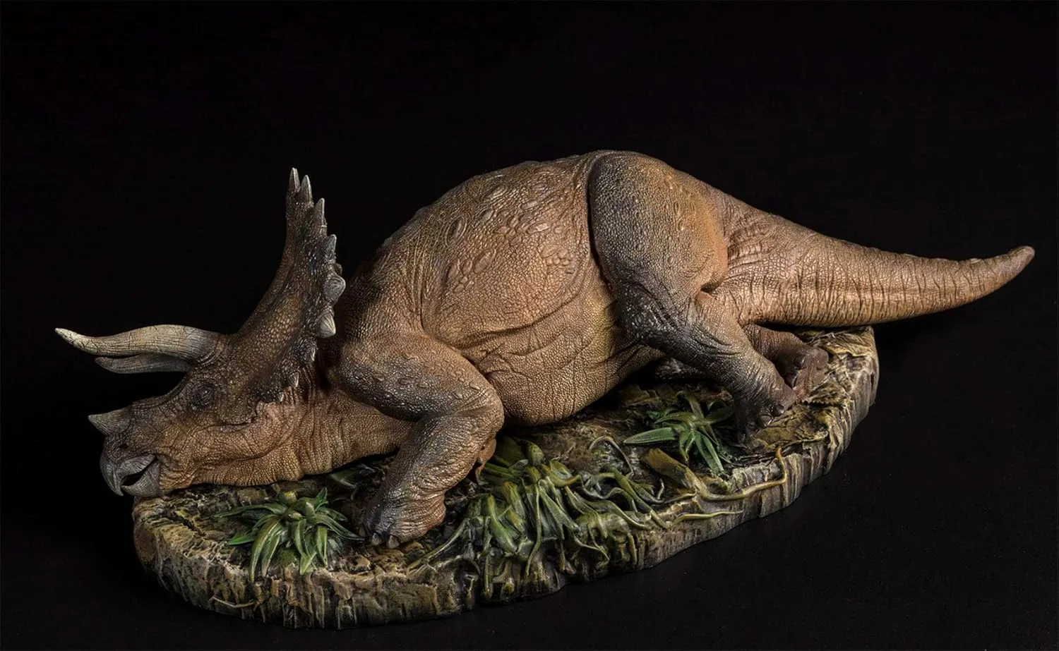 1:35 Scale Triceratops Heavy Lance Figure Realistic Ceratopsidae Dinosaur (Sick Version)