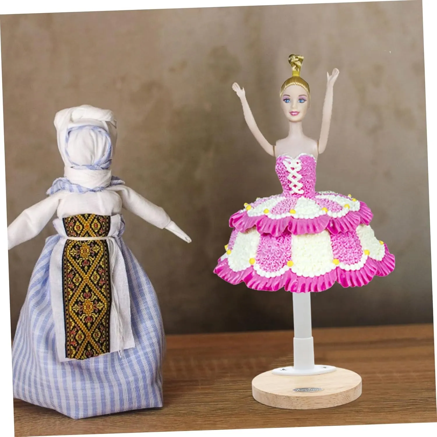 1pc Wooden Doll Stand Doll Display Stand Doll Holder Kids Mannequin Mini Figurines for Kids Doll Stand Holder Doll Figures Stand Rack Toy House Supplies Wooden Doll Supporting Rack