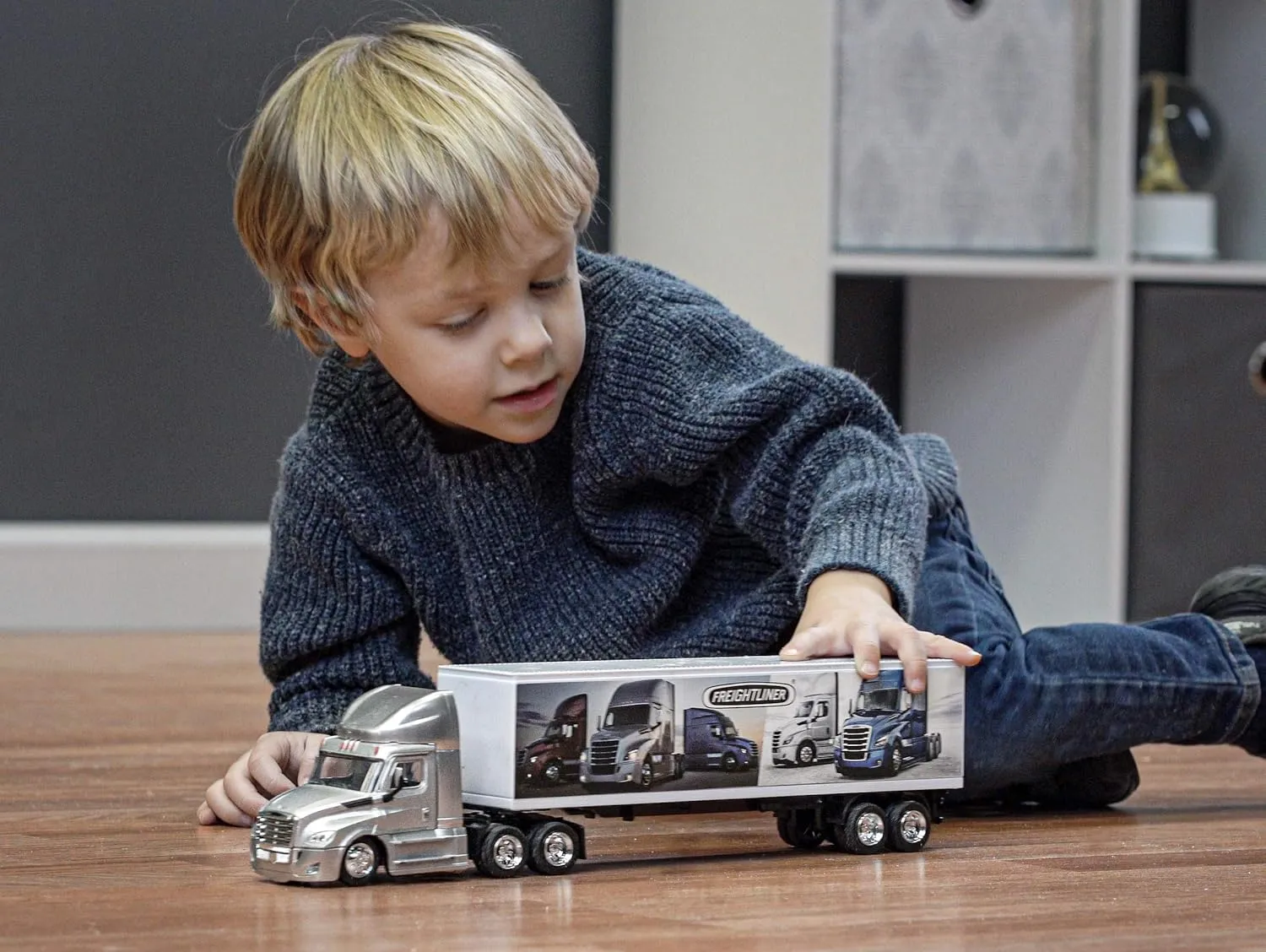 Freightliner Cascadia Tractor Trailer Play Toy Truck Vehicle for Kids, Freightliner Design, with Functions, Pre Built Semi, Realistic Look and Openable Doors Great Gift for Children