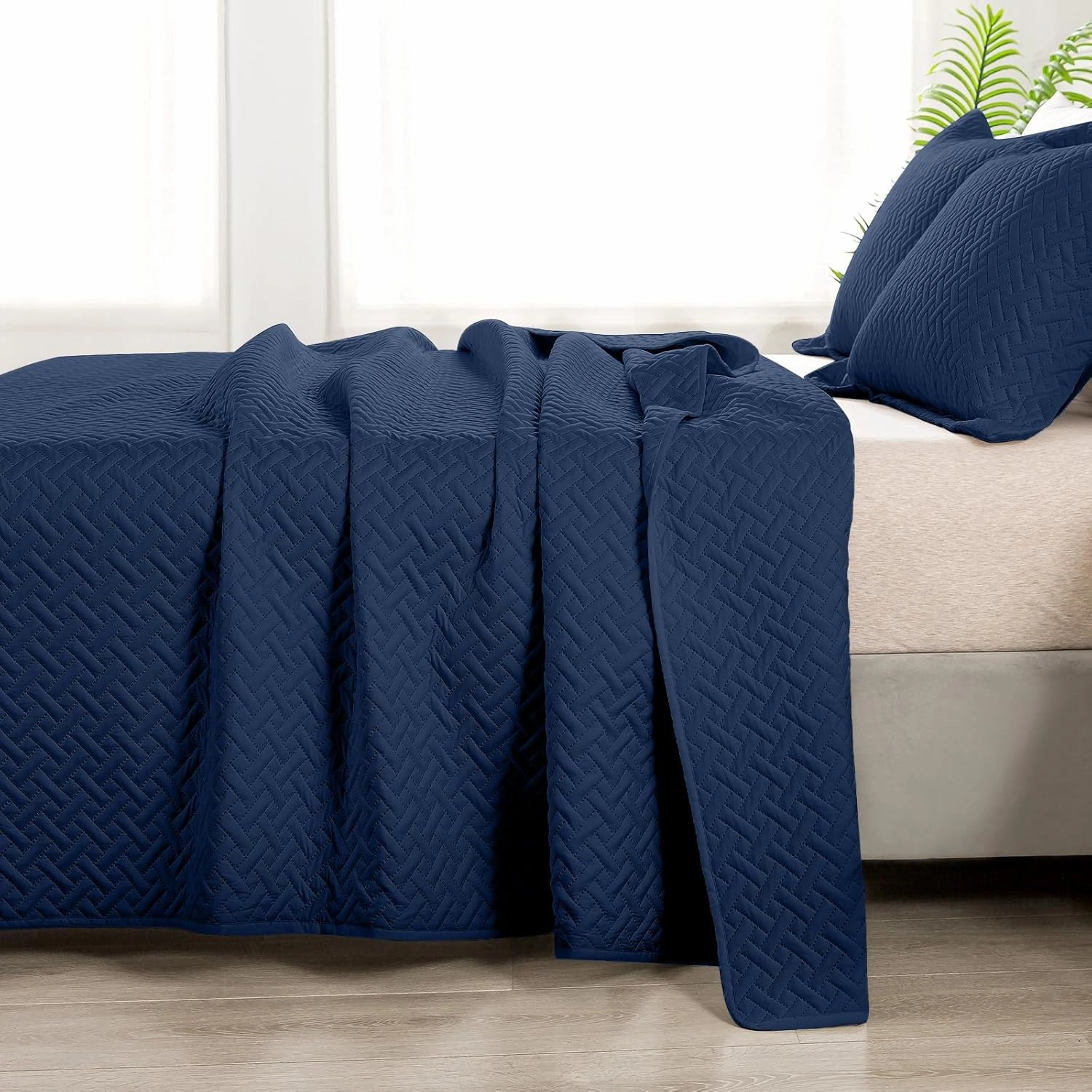 HYLEORY Quilt Set King Size - Soft Lightweight Quilts Summer Quilted Bedspreads - Reversible Coverlet Bedding Set for All Season 3 Piece (1 Quilt, 2 Pillow Shams) - Navy Blue