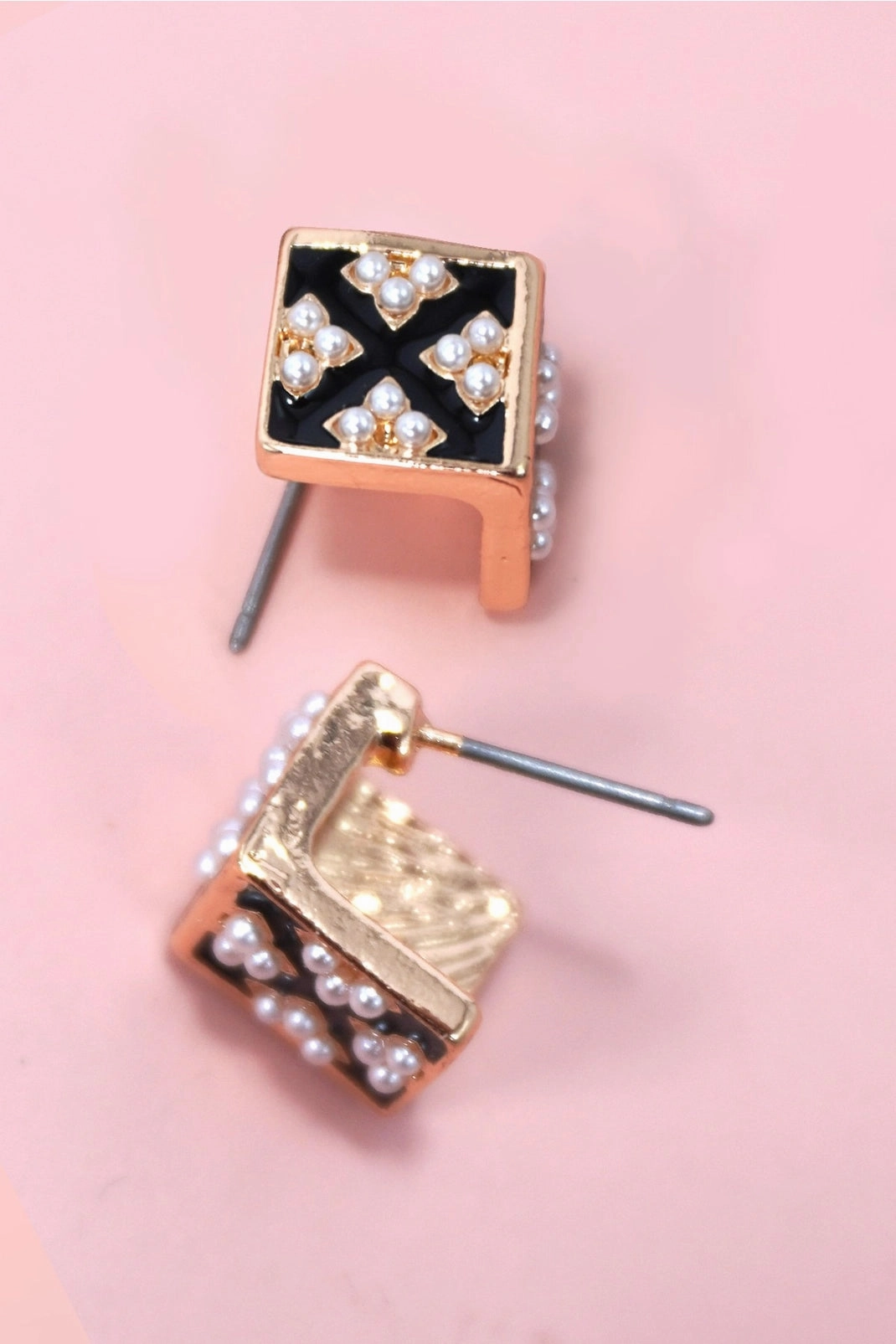 PEARL CHECKER CUBE STUD EARRINGS