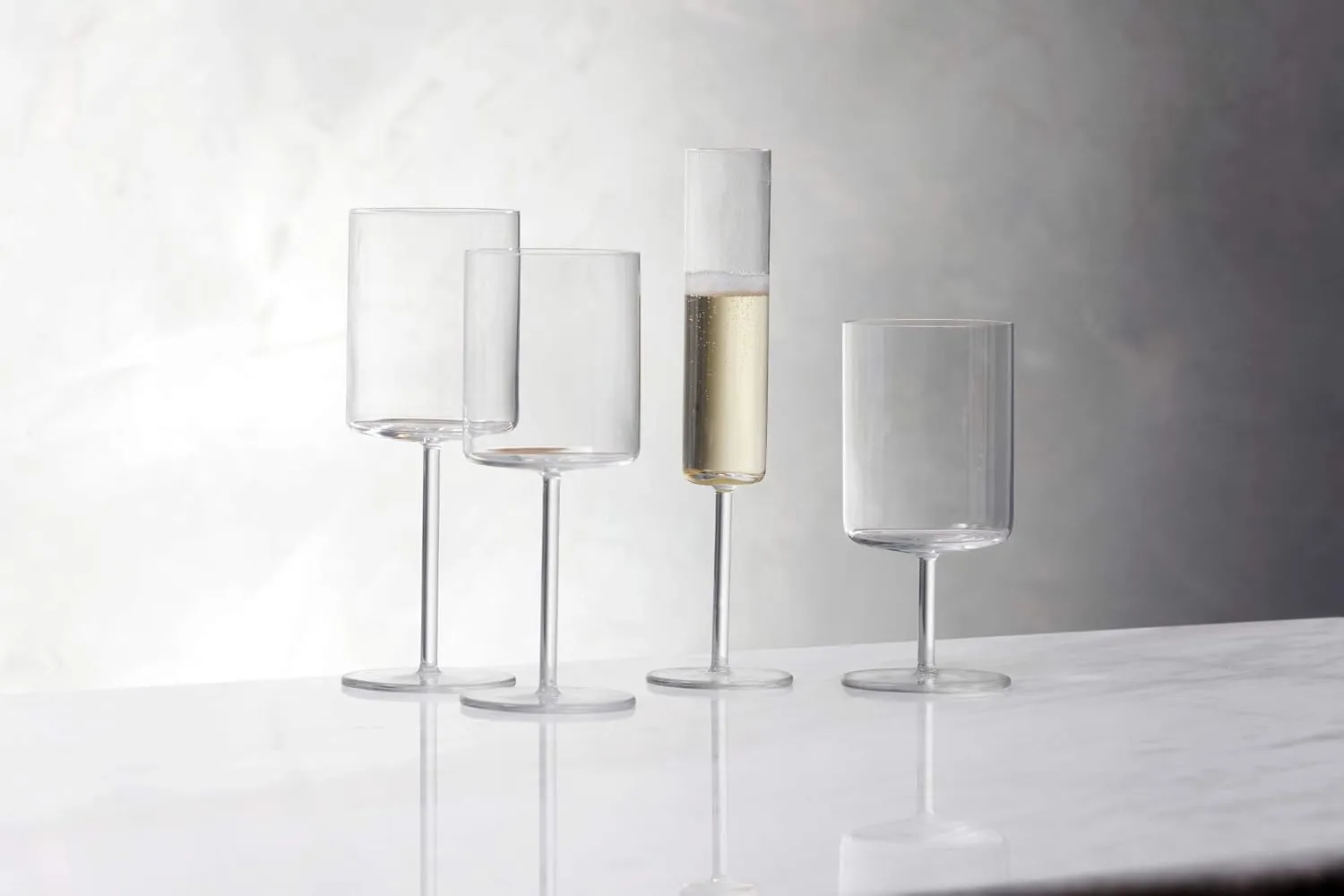 SCHOTT ZWIESEL Modo White Wine Glass (Set of 4), Straight-Lined Wine Glasses for White Wine, Dishwasher-Safe Tritan Crystal Glasses, Made in Germany (13.5 Ounce)