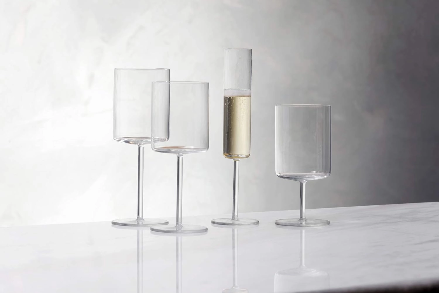 SCHOTT ZWIESEL Modo Champagne Glass (Set of 4), Champagne Glasses with Effervescent Point, Dishwasher-Safe Tritan Crystal Glasses, Made in Germany (5.5 Ounce)