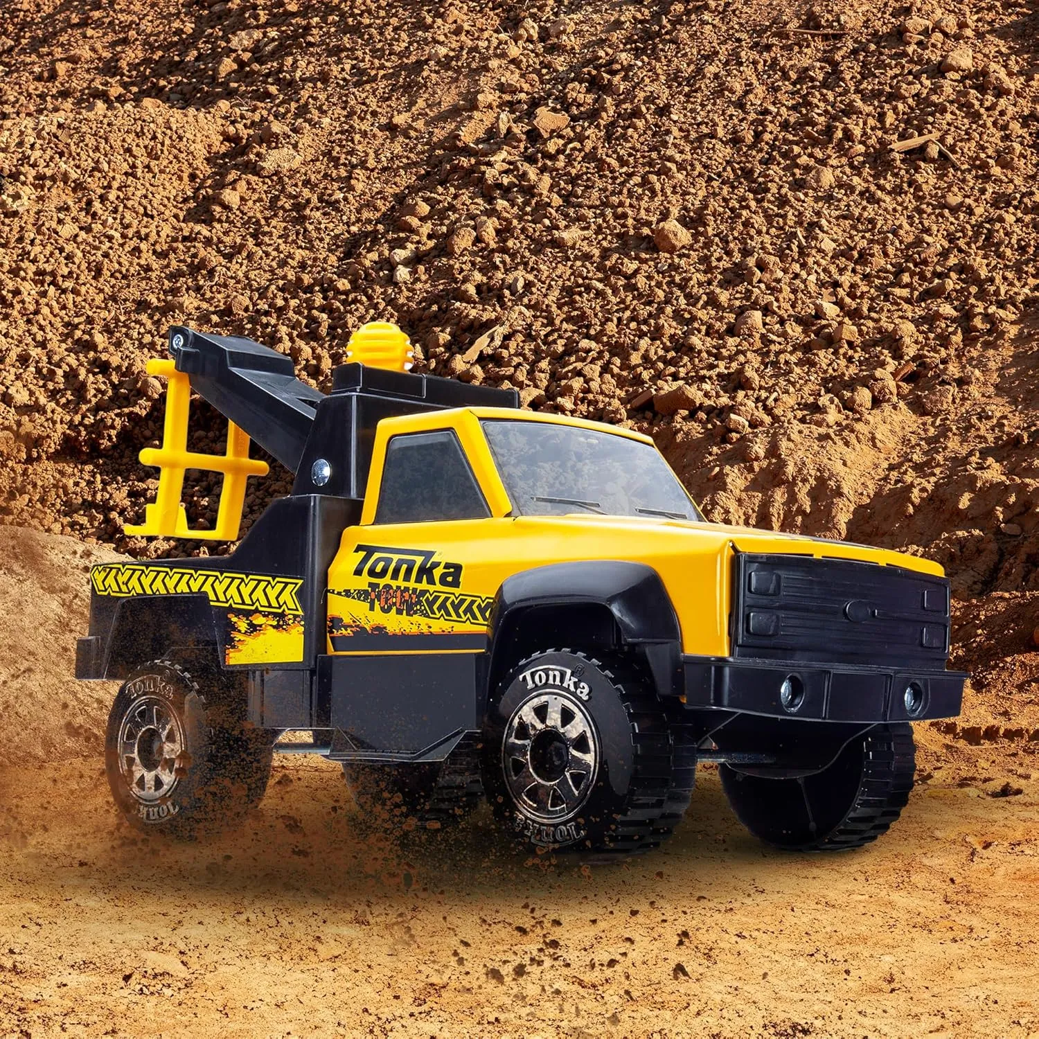 Tonka 06036 Steel Classics Tow Truck, Construction Truck Toy for Children, Kids Construction Toys for Boys and Girls, Interactive Vehicle Toys for Creative Play, Toy Trucks for Children Aged 3  
