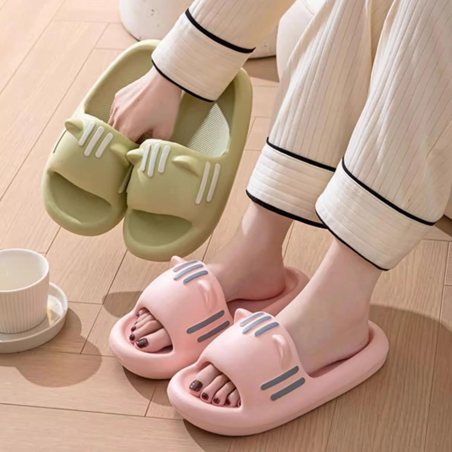 Women’s Slides Cute Bathroom Slippers Non-Slip Cartoon Cat Shaped Indoor Outdoor Summer Slippers